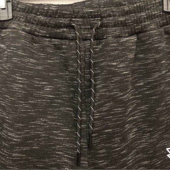 The Lost Breed Men’s Logo Heathered Joggers Sweatpants Black White Small - Picture 3 of 11